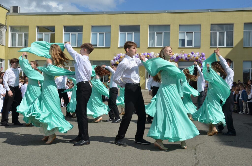 Останній дзвоник — це натхненний початок літа Останній дзвоник — це натхненний початок літа